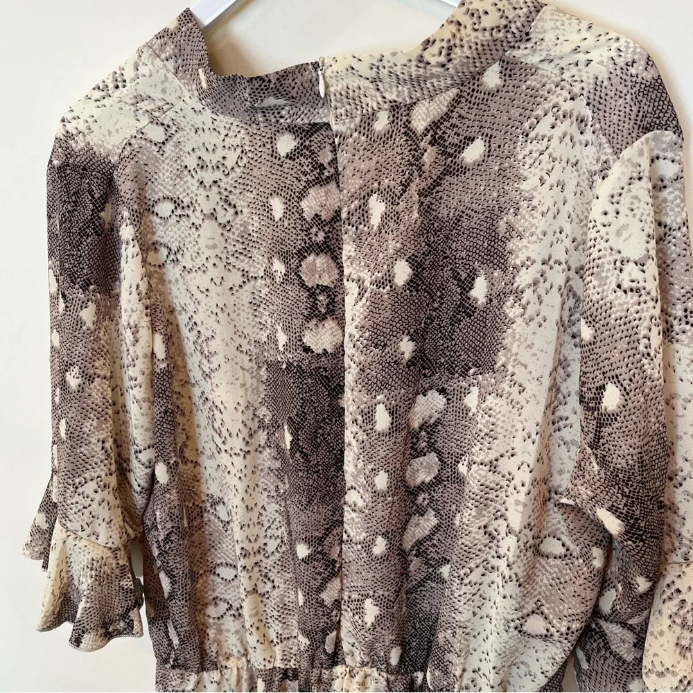 BooHoo Snakeskin Romper NWT Womens Size 14 Chiffon Ruffle Lightweight Zip Vaca - Picture 7 of 7
